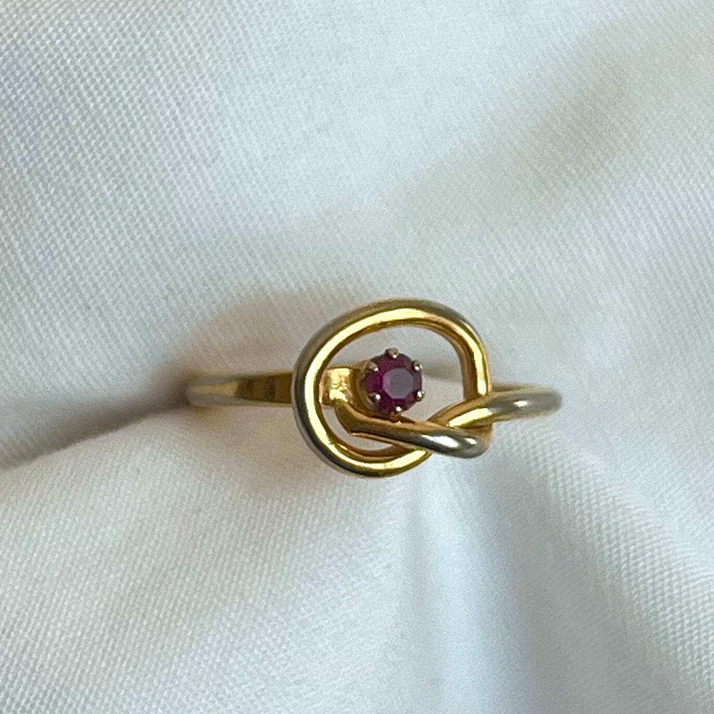 Avon Love-Me-Knot Ring