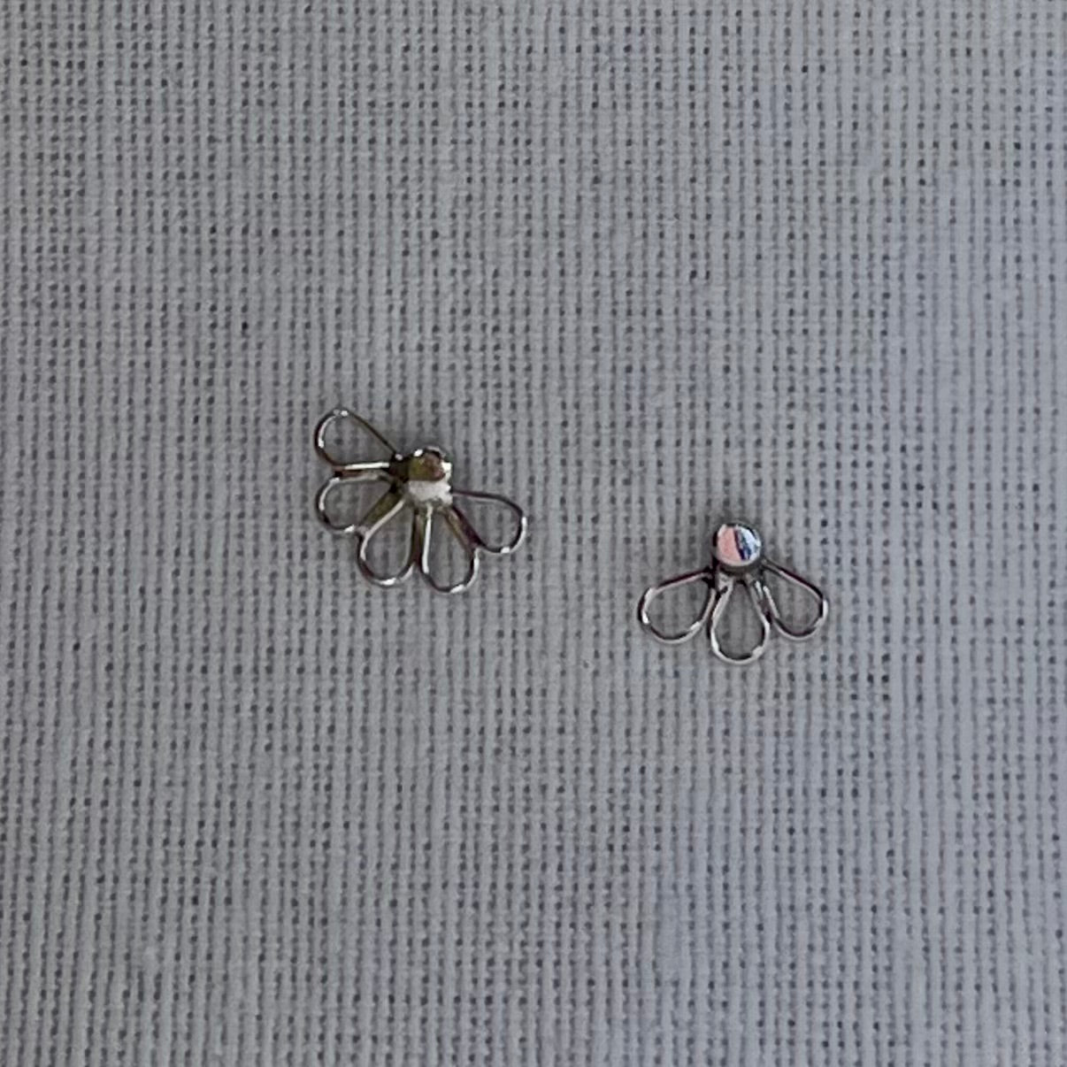 Dizzy Daisy Studs