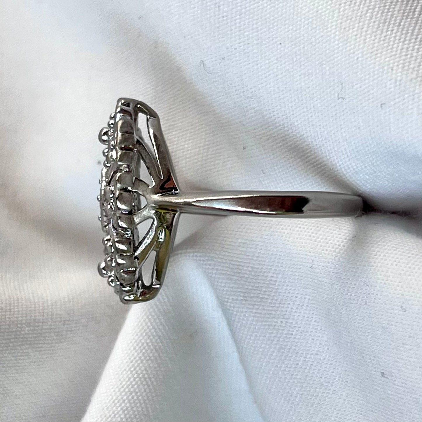 Avon Chesterfield Ring