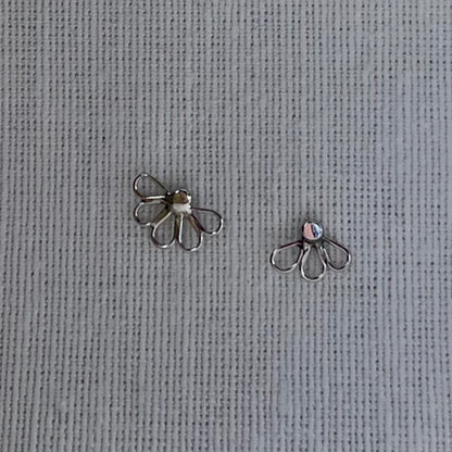 Dizzy Daisy Studs